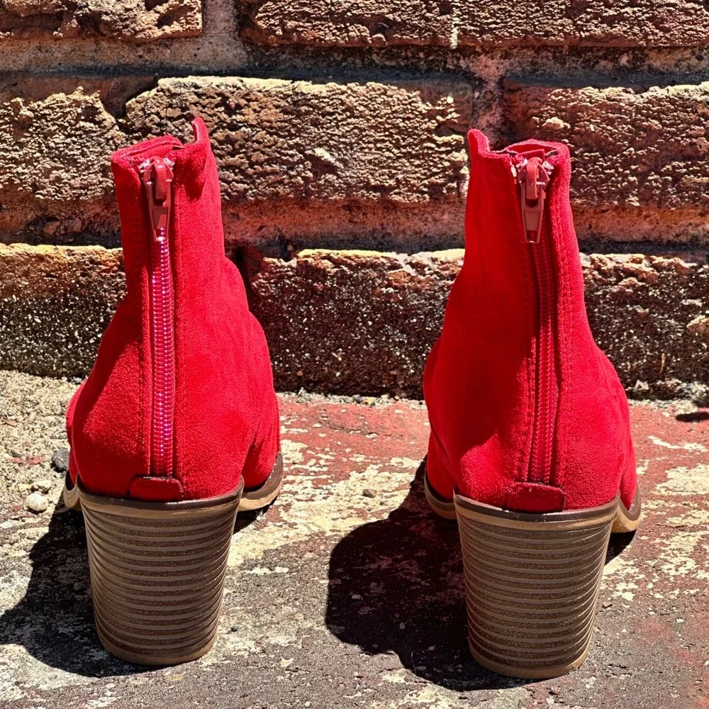 Pierre Dumas Women's Sz 6 Ankle Booties Red Faux Suede Ruched Block Heel Western